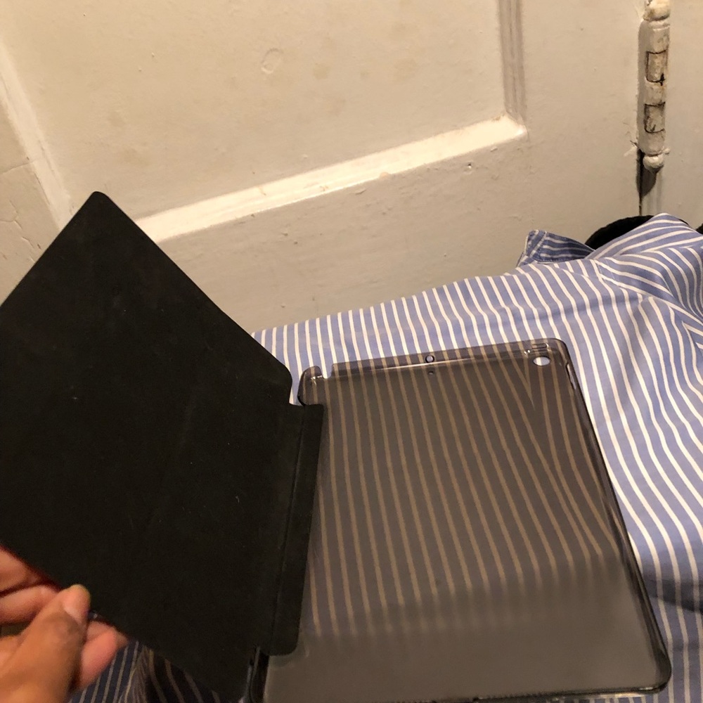 iPad protective case. Never use - Picture 5 of 7
